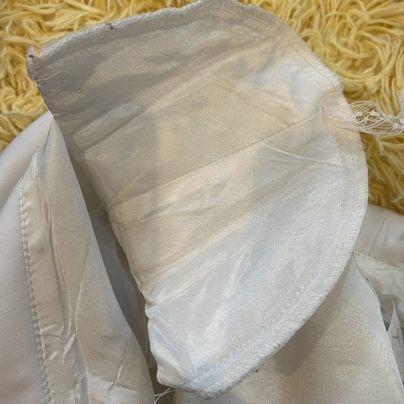 J. R. Nites Woman white jacket with sparkly front button and sheer sleeves. 16W - Picture 7 of 9